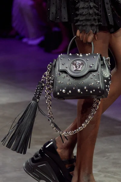Look 32
